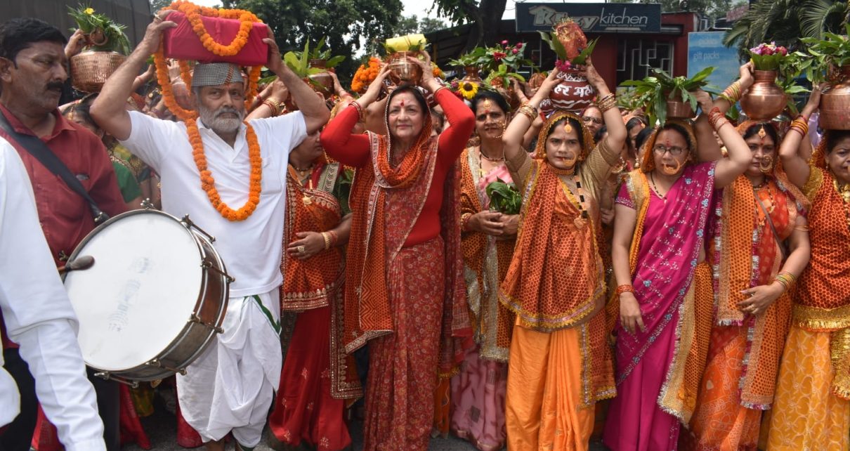 Haldwani काठगोदाम भव्य शोभायात्रा के साथ आज श्री शिव महापुराण कथा का हुआ श्री गणेश 3044